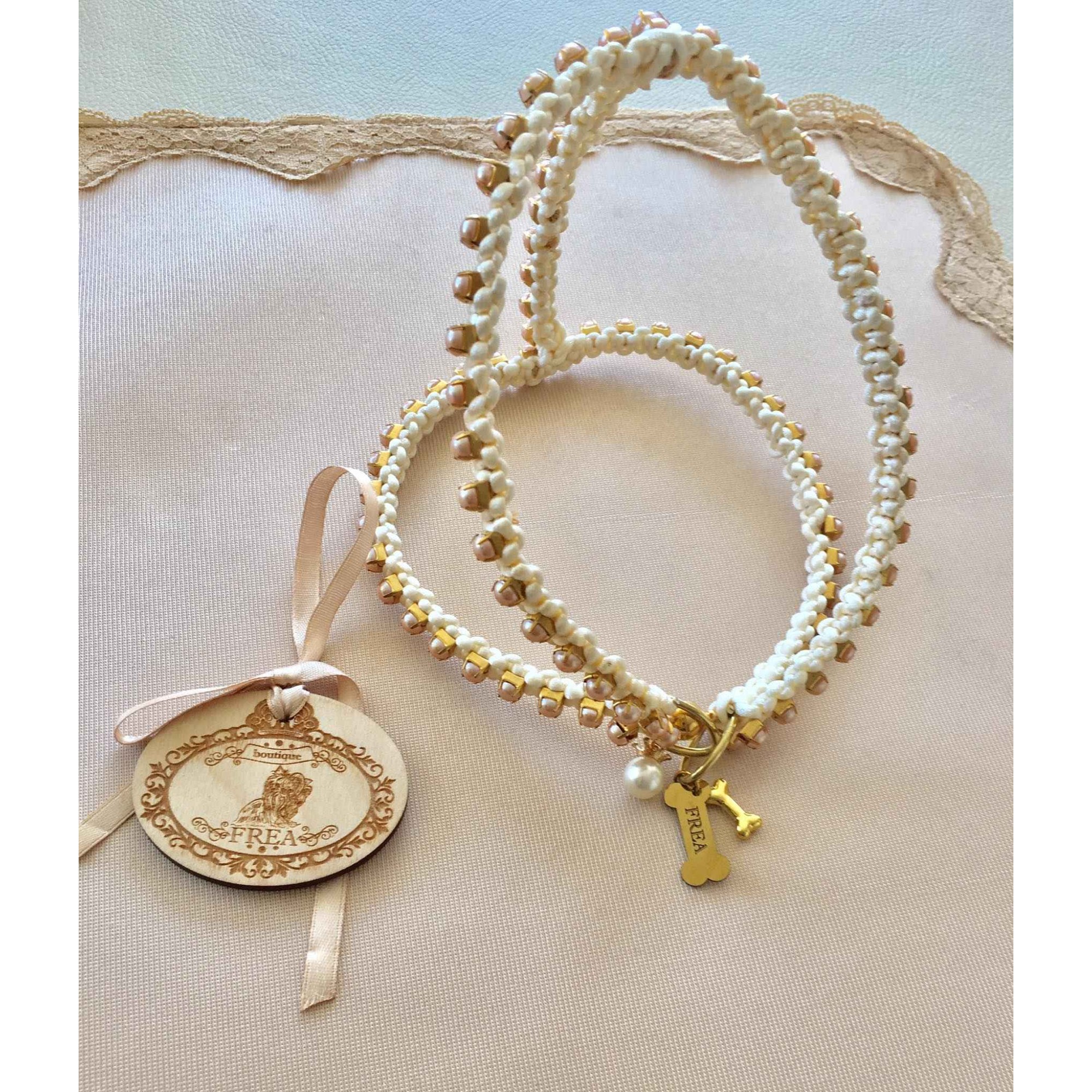 Ръчно плетено нагръдниче с перлички "My Summer Glam collection by FREA"