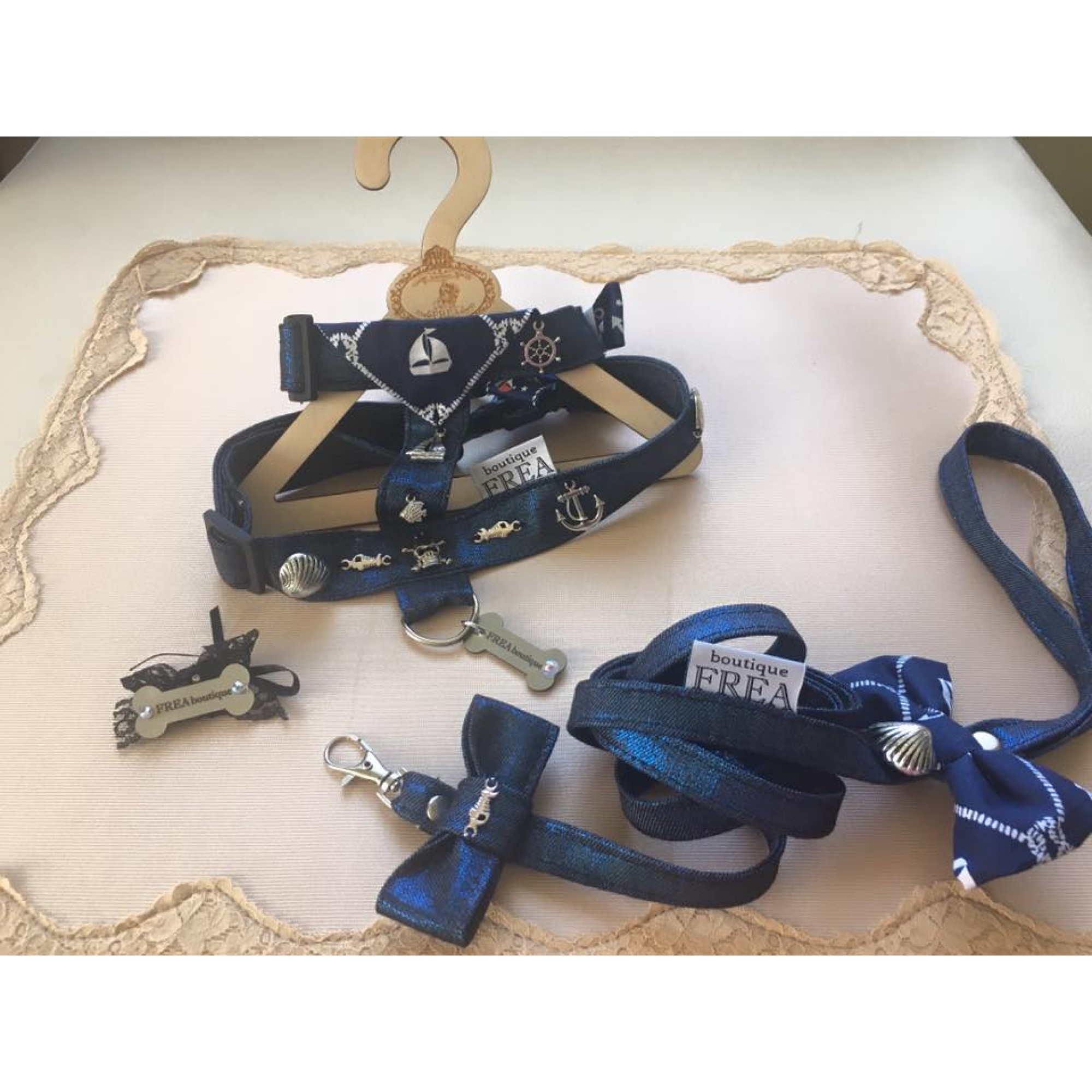 Нагръдниче и повод "My Yorkie Sea Captain collection by FREA" 