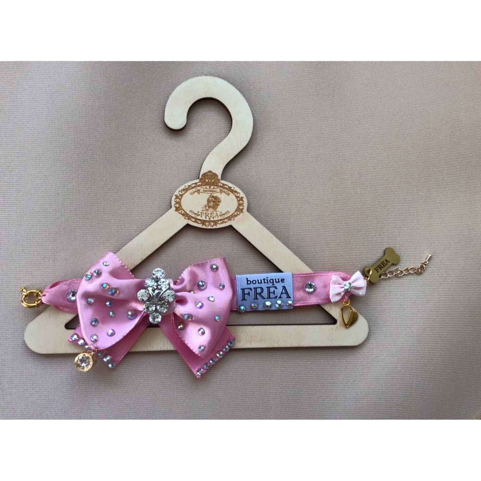 Нашийниче - бижу "My Summer Glam collection by FREA" и  "My Yorkie Fashion Icon collection by FREA"