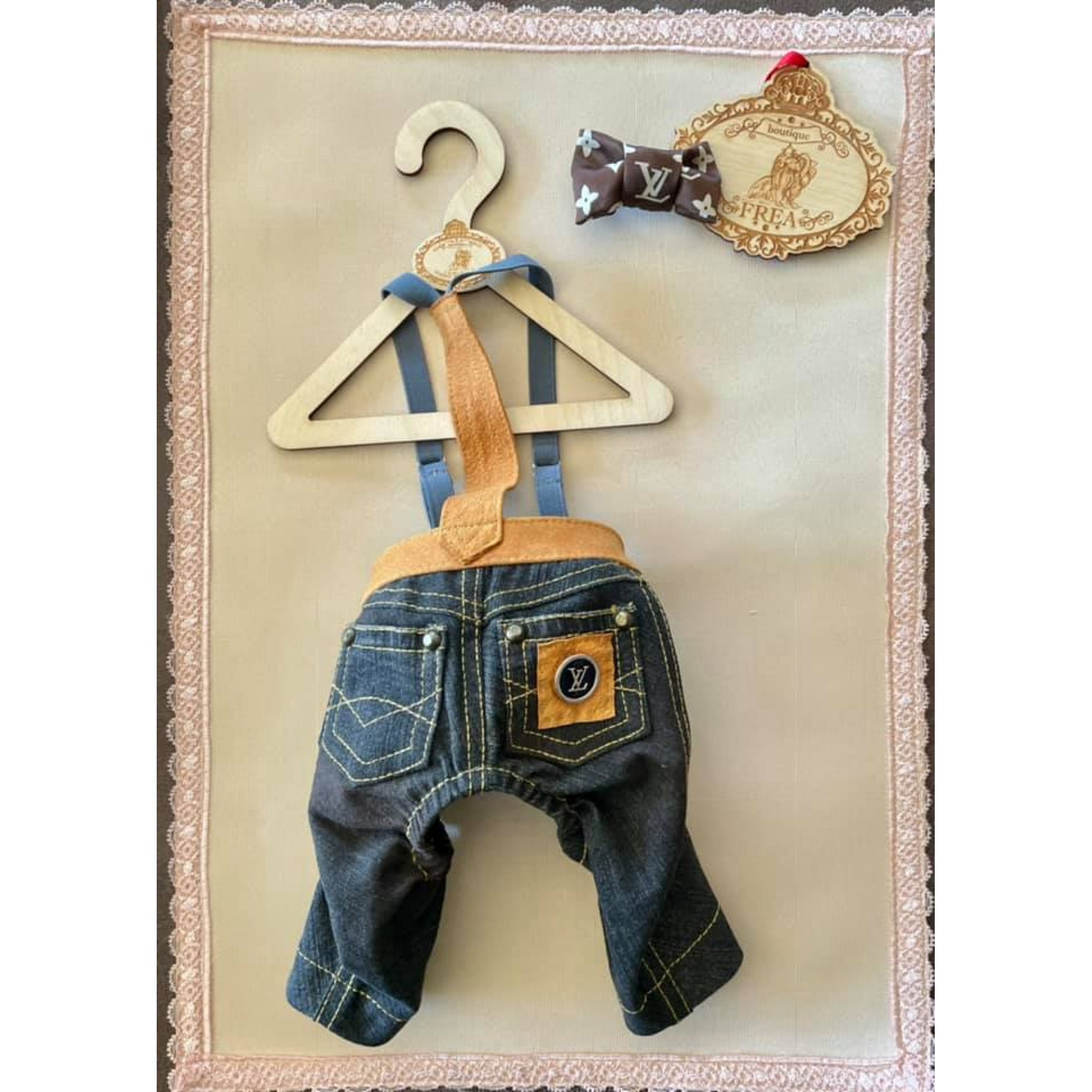 Дънково панталонче с тиранти и панделка “My Yorkie Fashion Icon collection by FREA”