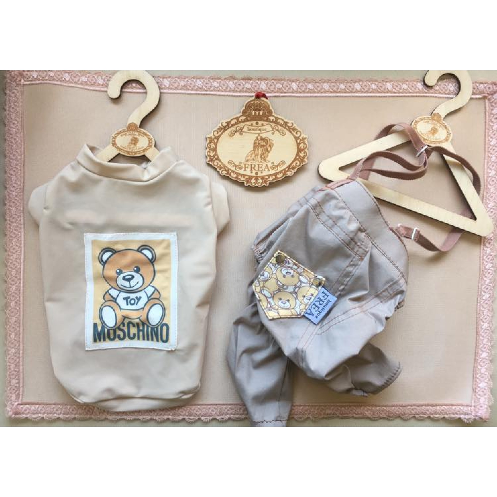 Блузка и дънки “My Yorkie Fashion Icon collection by FREA”