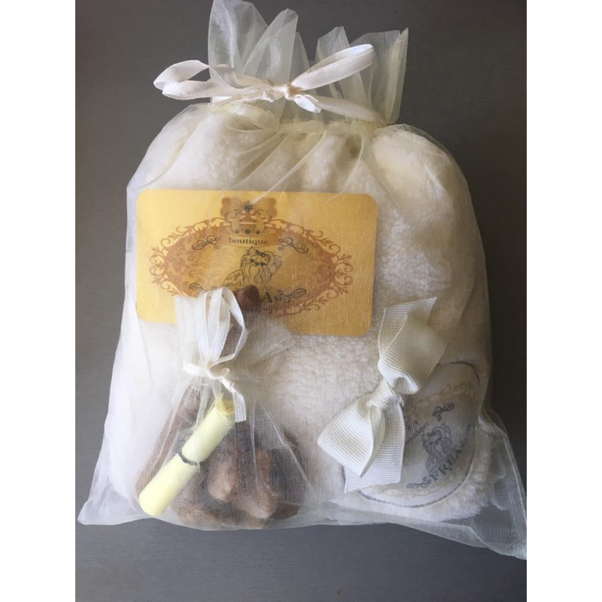 Торбичка с лакомства FREA's Yummies за Обичковче - комплимент с късметче за специални клиенти "I LoVe FREA boutique"