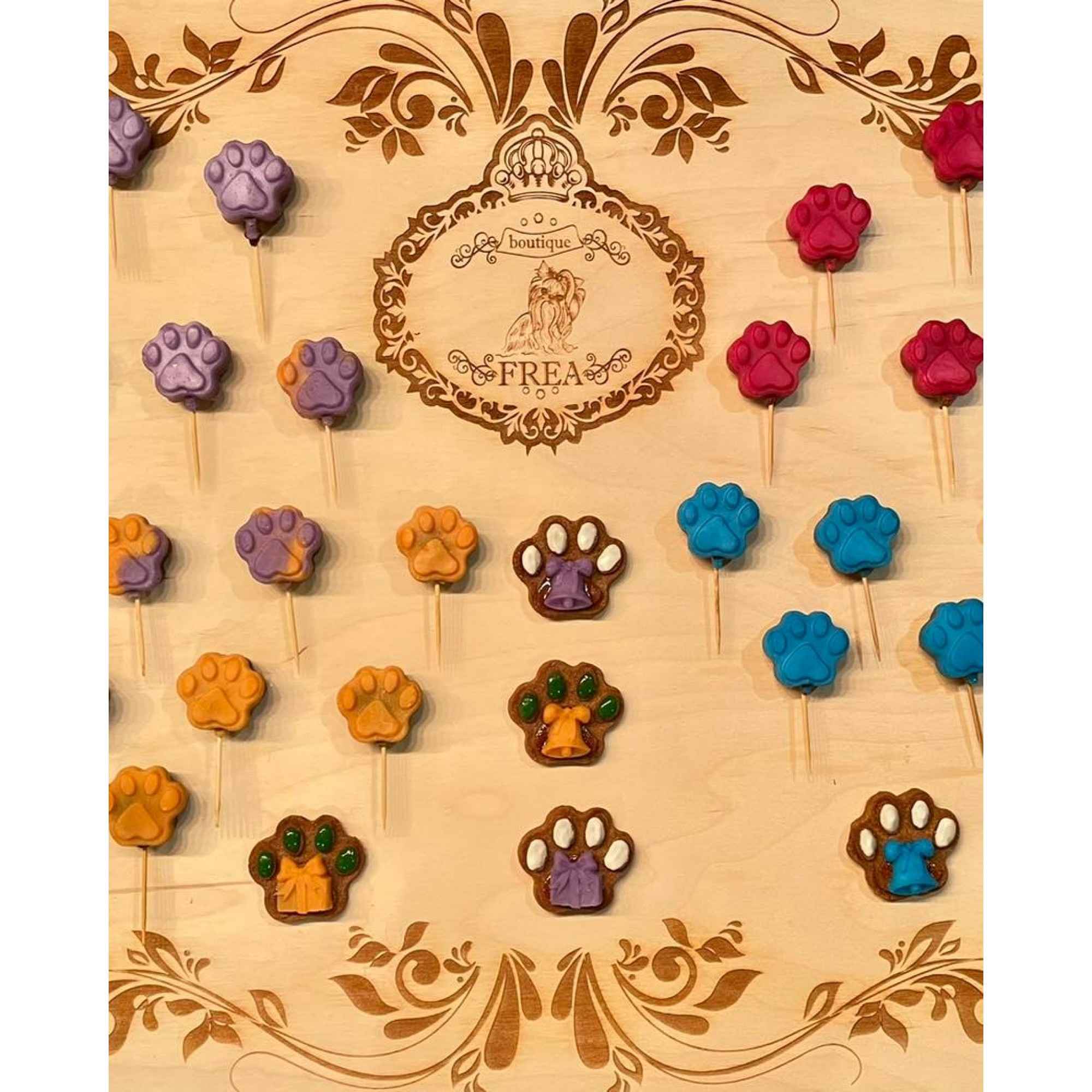 Коледни бисквитки и бисквитки - близалки  "Лакомства за Обичковци FREA’s Yummies"