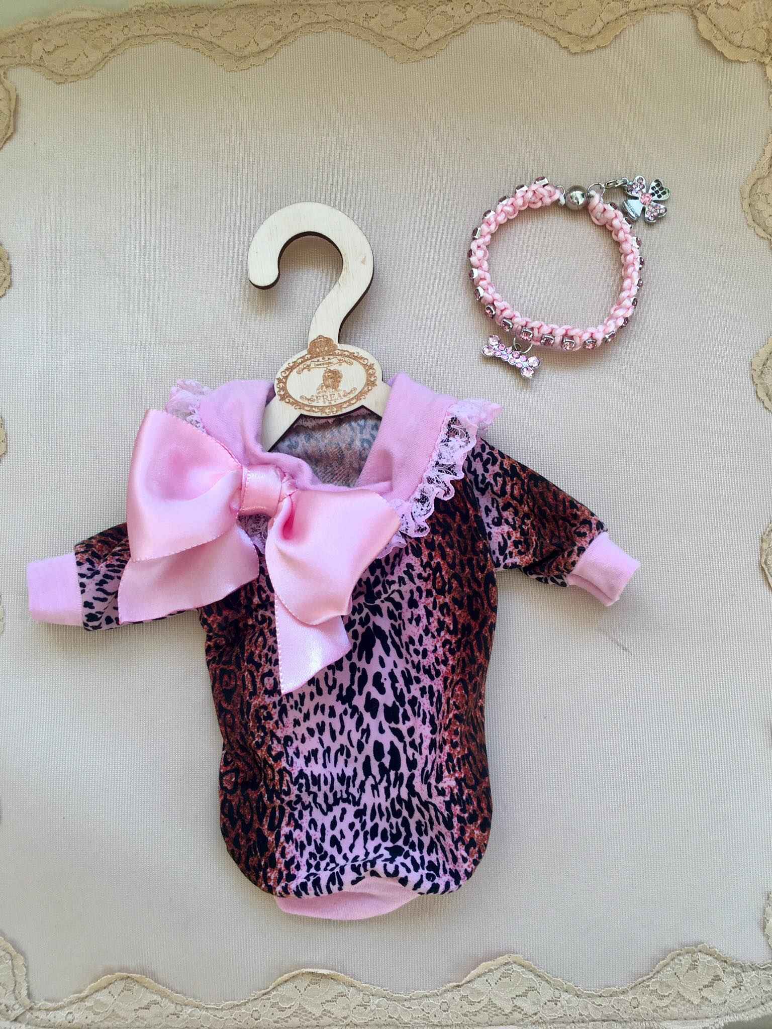Блузка и нашийниче - бижу "I’m a Fashionista collection by FREA"