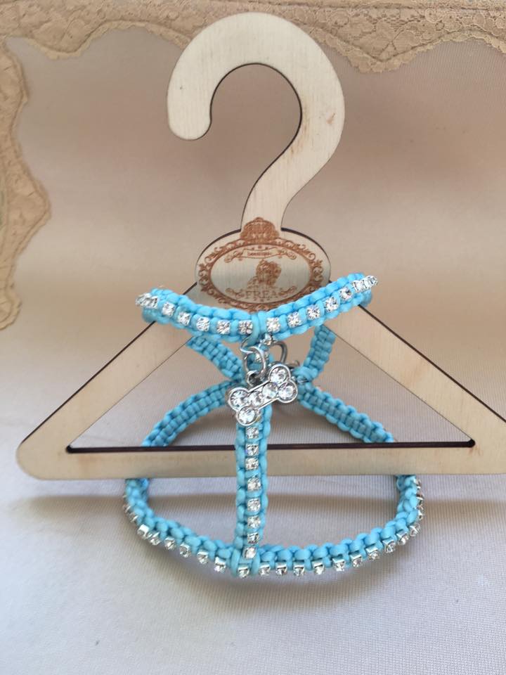 Ръчно плетено нагръдниче с кристали, ръчна изработка "My Summer Glam collection by FREA"
