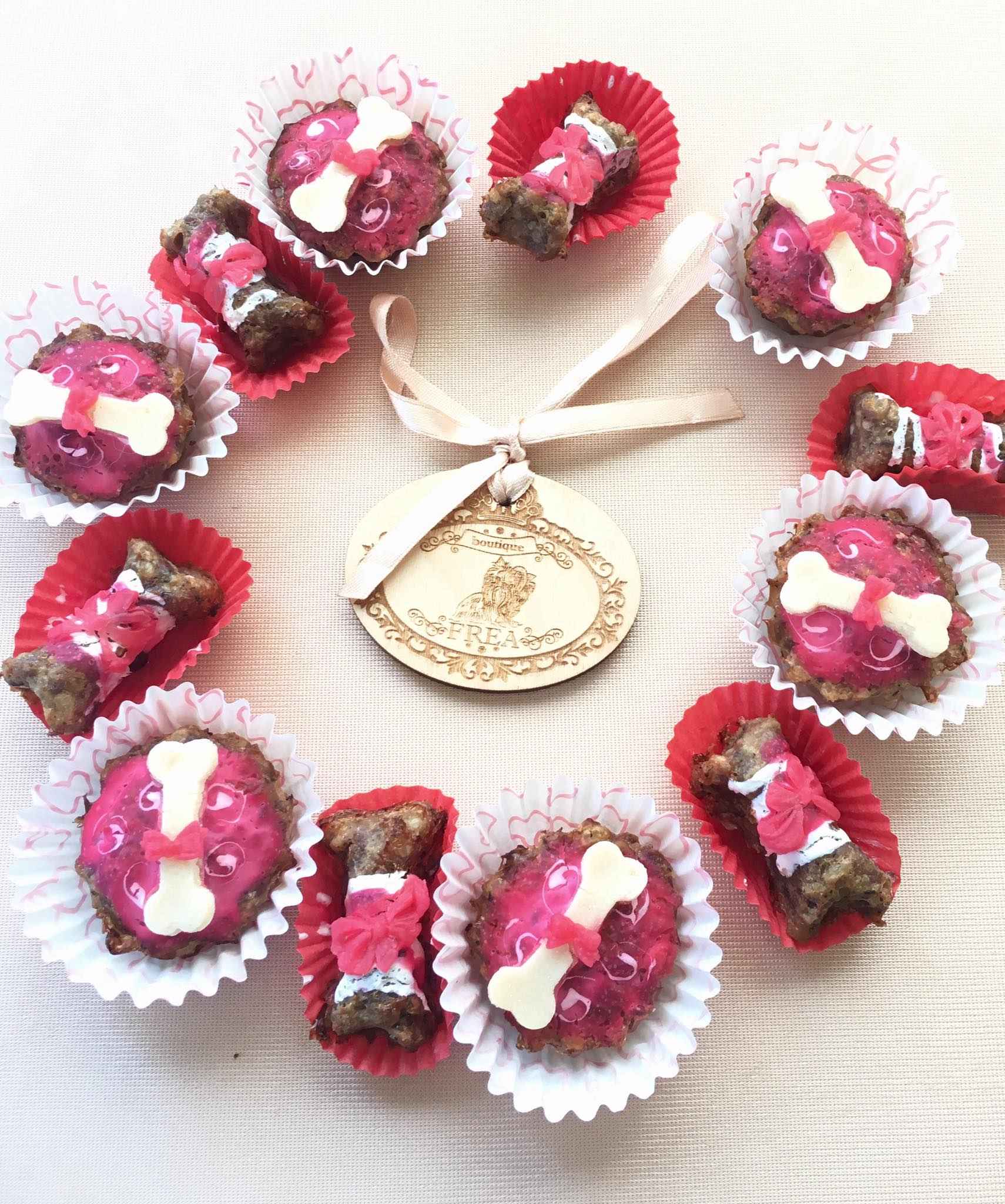 Мъфинки и бисквитки  "Лакомства за Обичковци FREA’s Yummies"