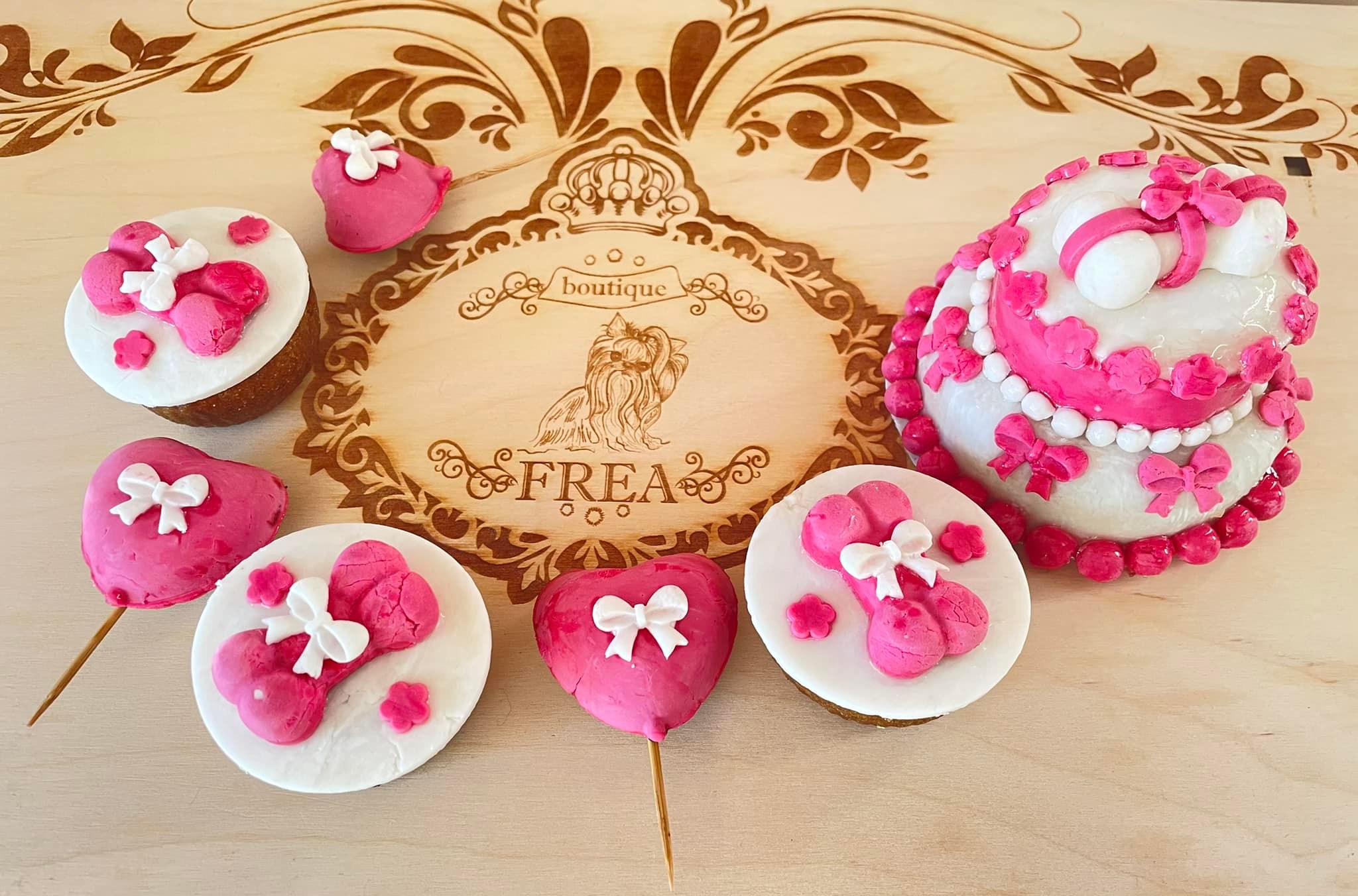 Тортичка за рождениче, мъфинки и бисквитки - близалки "My B-Day Cake by FREA"  