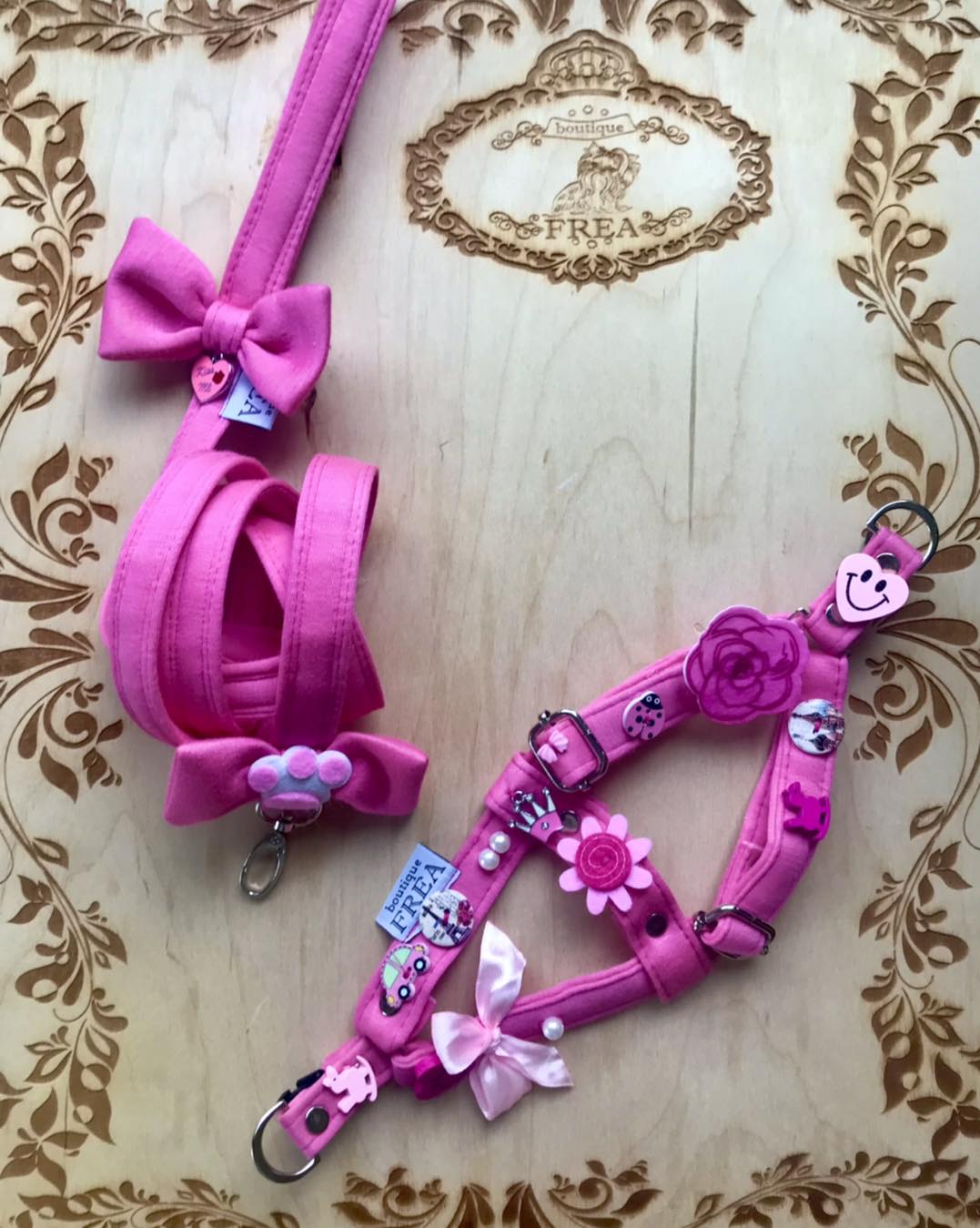 Комплект нагръдниче и повод “My Sweet Doll collection by FREA"