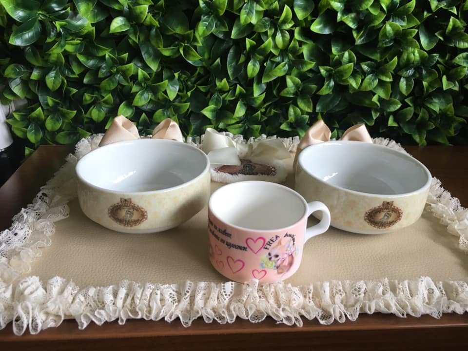 Комплект за хранене "My Sweet Yorkie Home collection by FREA" и комплимент за специални клиенти - дизайнерска чаша "I LoVe FREA boutique"