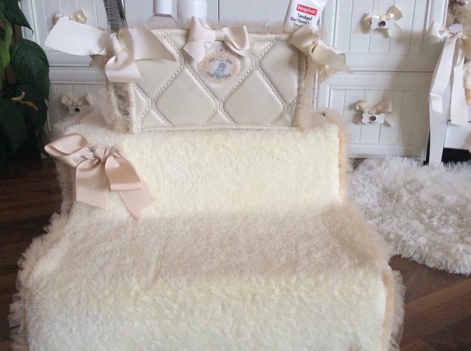 Стълбичка "My Sweet Yorkie Home collection by FREA" и кутия за съхранение на паспорт и лични вещи на Обичковче - комплимент за специални клиенти "I LoVe FREA boutique"