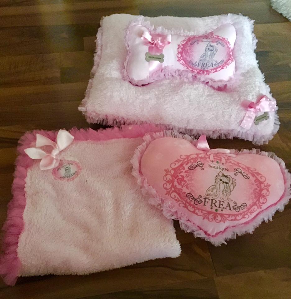 Дюшече за спане, одеалце и възглавнички "My Sweet Yorkie Home collection by FREA"