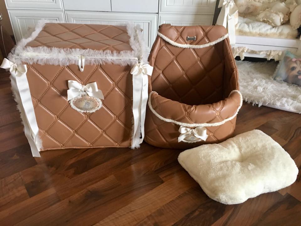 Кутия за играчки "My Sweet Yorkie Home collection by FREA" и Столче за автомобил с възглавничка "My Luxury Car Sofa by FREA"