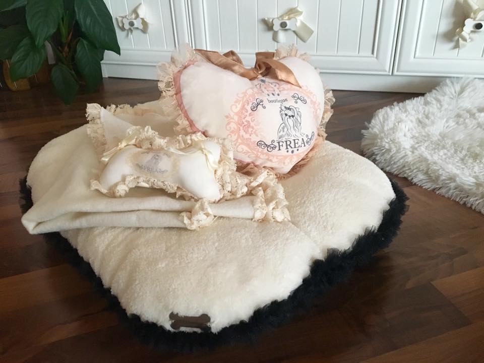 Дюшече за спане, одеалце и възглавнички "My Sweet Yorkie Home collection by FREA"