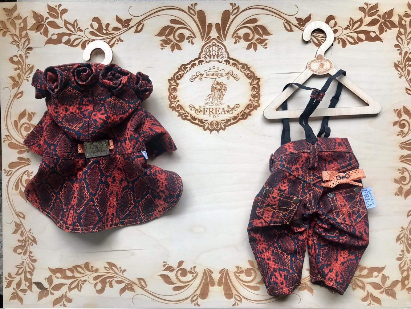 Палтенце и дънки "My Yorkie Fashion Icon collection by FREA"