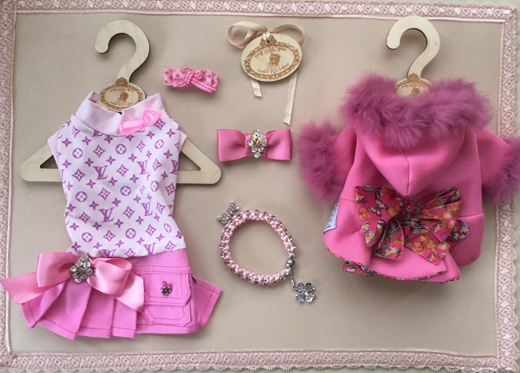 Двулицево палтенце и рокличка “My Yorkie Fashion Icon collection by FREA”, нашийниче - бижу, шнолка и панделка "My Summer Glam collection by FREA" 
