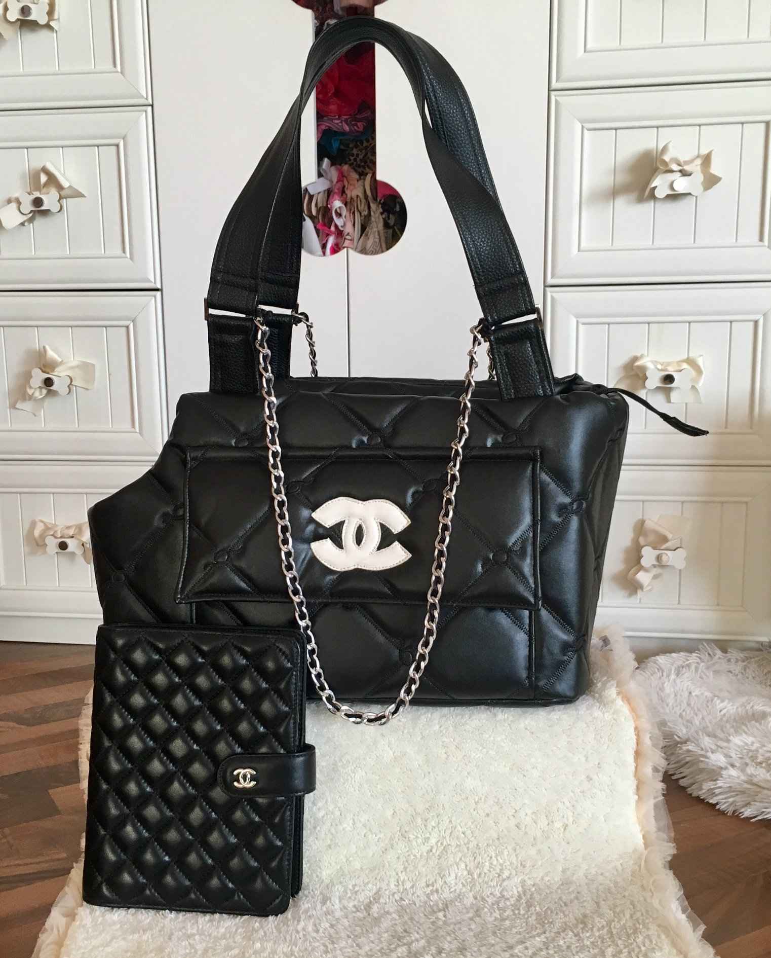 Чанта за Обичковче "My Yorkie Luxury Fashion HandBag by FREA" и подвързия за паспорт "My Luxury Passport Case by FREA"