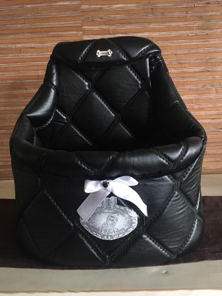 Столче за автомобил "My Luxury Car Sofa by FREA"
