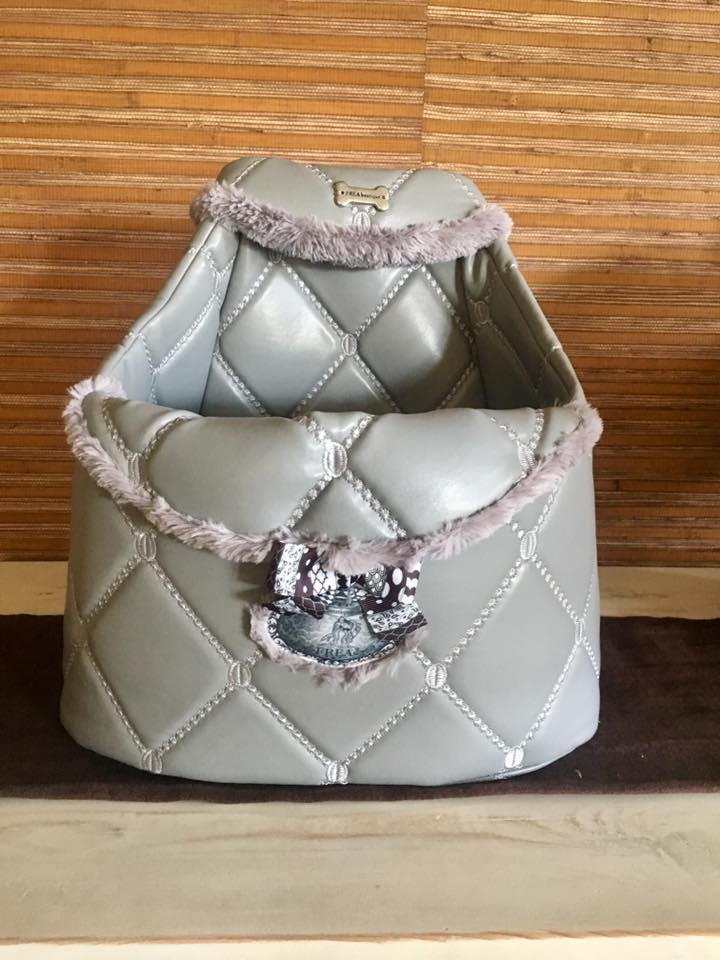 Столче за автомобил "My Luxury Car Sofa by FREA" и Кутия за играчки "My Sweet Yorkie Home collection by FREA"