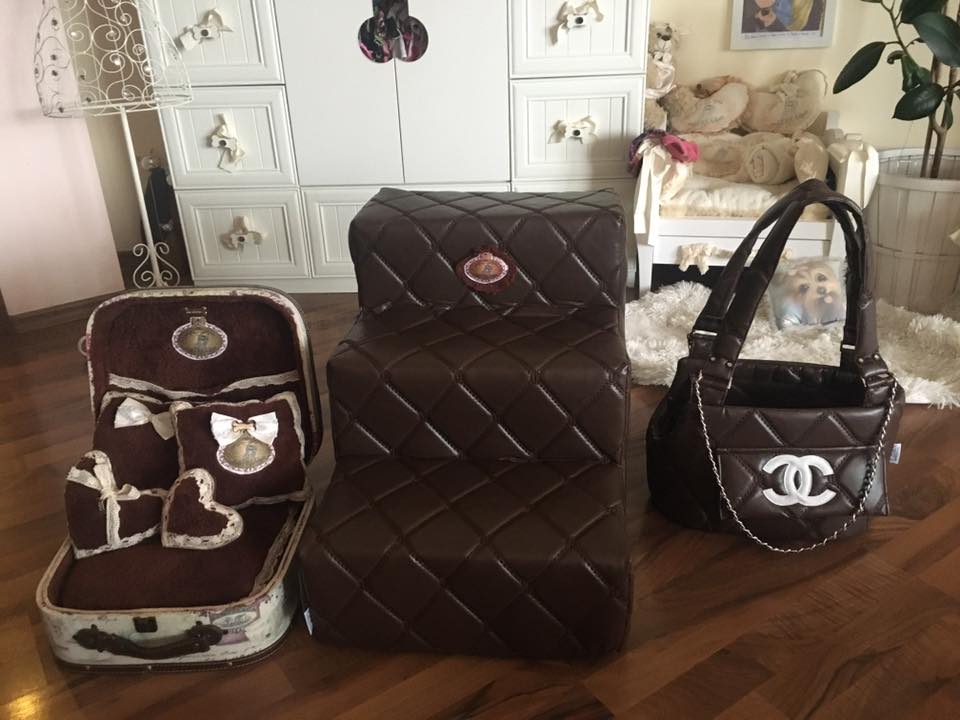 Чанта за Обичковче"My Yorkie Luxury Fashion HandBag by FREA", Стълбички за Обичковче "My Sweet Yorkie Home collection by FREA" и Куфарче за пътуване "My Luxury BedTime Suitcase by FREA"