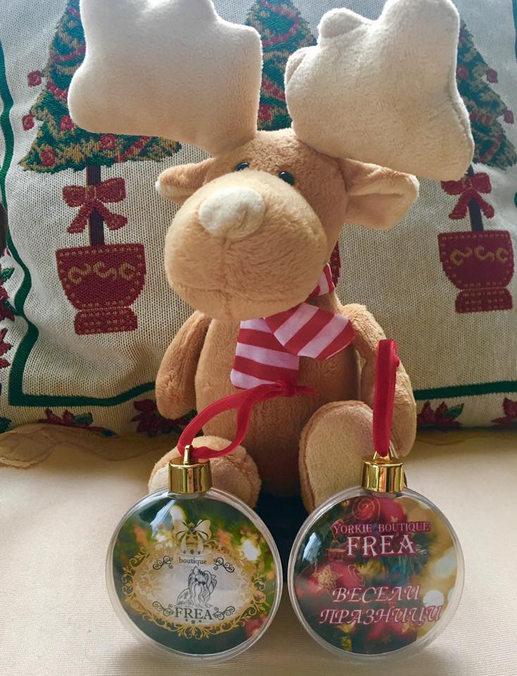 Плюшена брандирана играчка "Еленче" и коледна играчка за елха - комплимент за специални клиенти "I LoVe FREA boutique"
