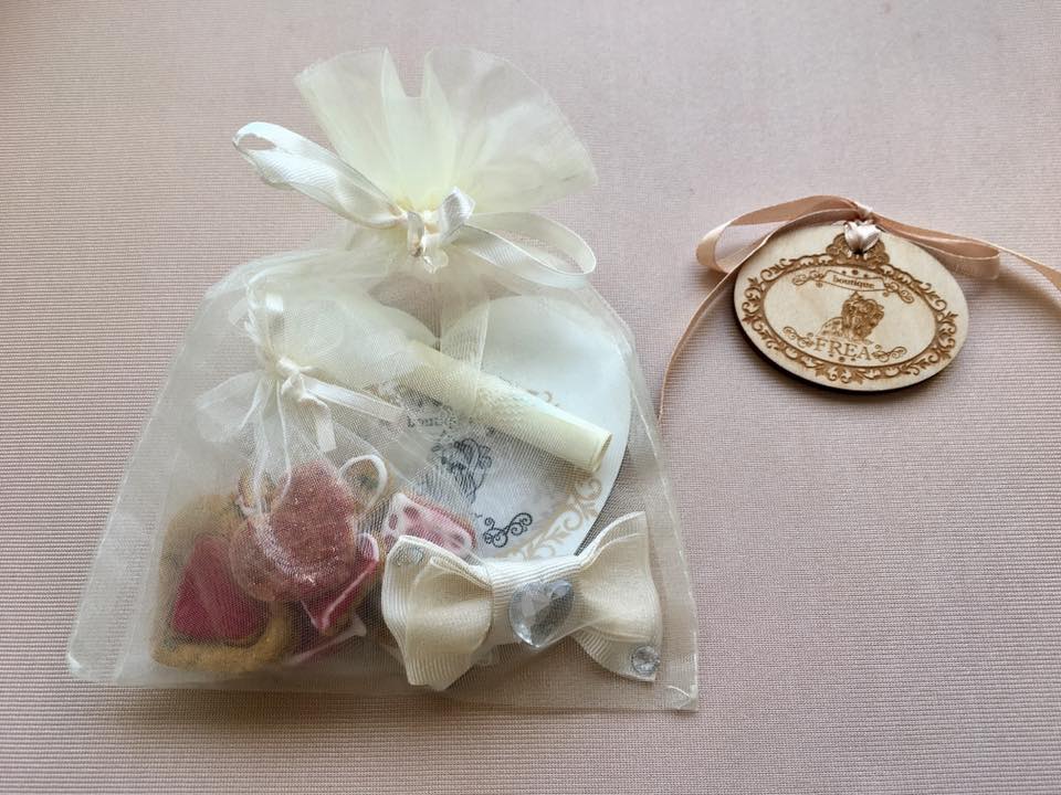Панделка, подложка за чаша и торбичка с лакомства FREA's Yummies за Обичковче - комплимент с късметче за специални клиенти "I LoVe FREA boutique"
