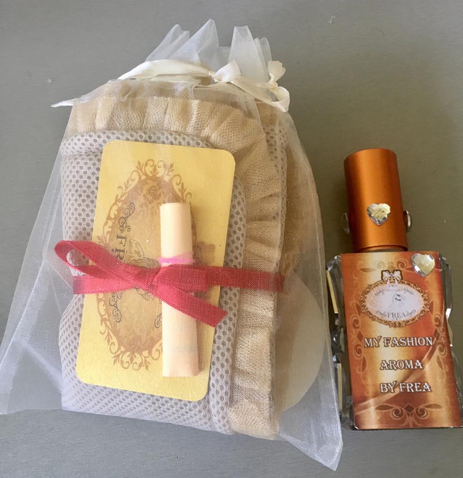 Постелка за комплект за хранене и парфюм "My Fashion Aroma by FREA" - комплимент с късметче за специални клиенти "I LoVe FREA boutique"