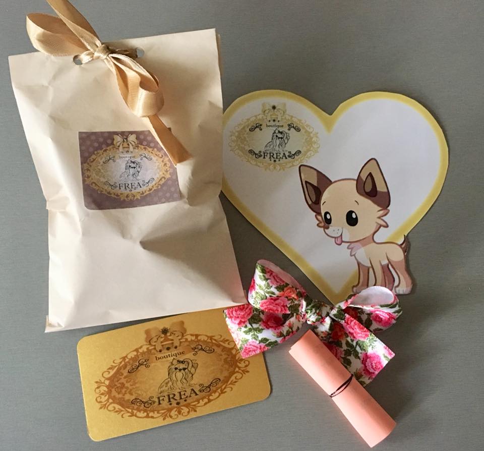 Стикер за автомобил, панделка и лакомства за Обичковци Frea's Yummies - комплимент с късметче за специални клиенти "I LoVe FREA boutique"