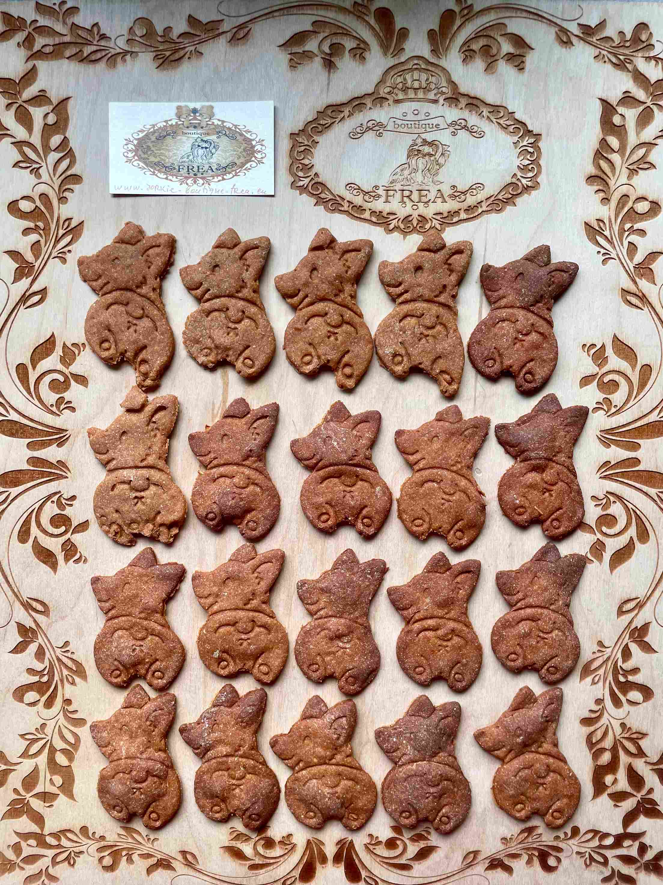 Бисквитки "Лакомства за Обичковци FREA’s Yummies"