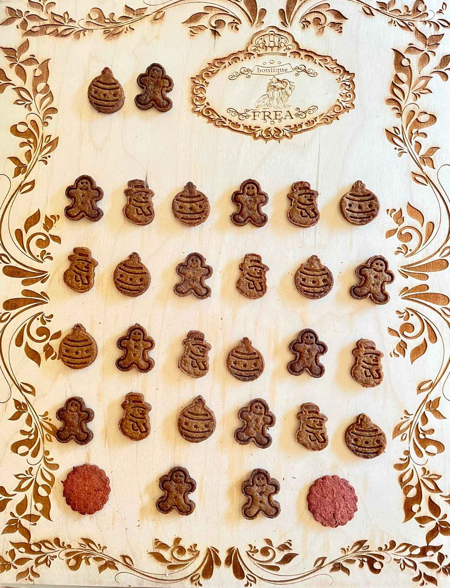 Коледни бисквитки - "Лакомства за Обичковци FREA’s Yummies"