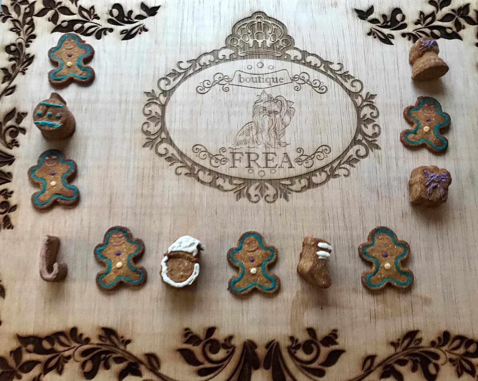 Коледни бисквитки "Лакомства за Обичковци FREA’s Yummies"