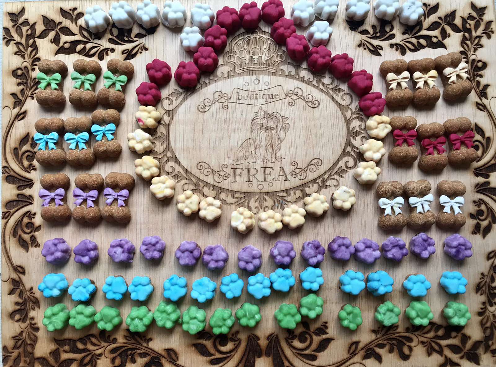 Бонбонки и бисквитки "Лакомства за Обичковци FREA’s Yummies"