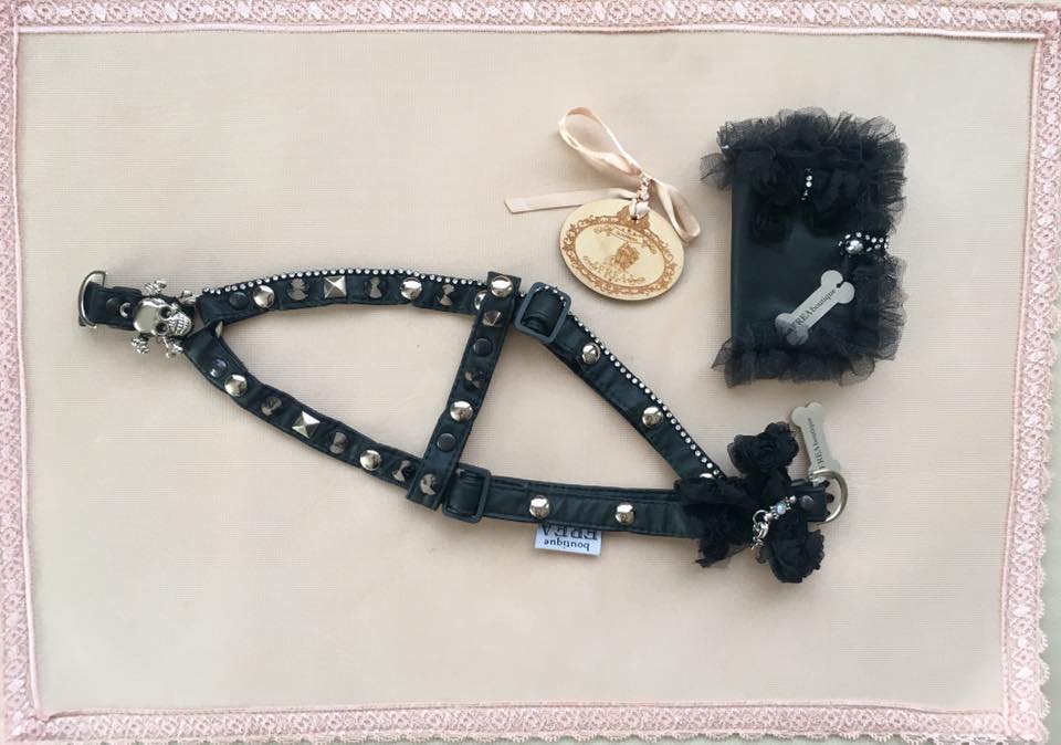 Нагръдниче “My Skull Glam collection by FREA” и подвързия за паспорт на Обичковче "My Luxury PassPort Case by FREA"